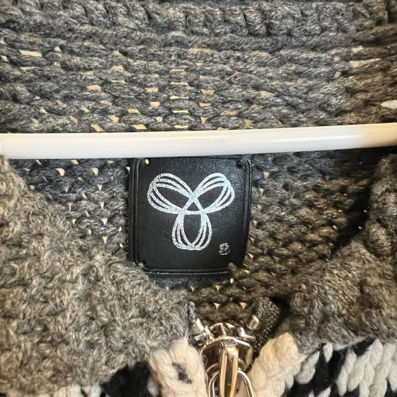 Aritzia wool sweater - Picture 2 of 5